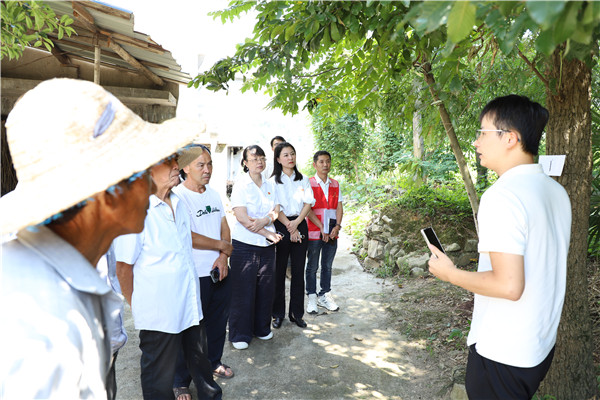2023-8-31 貴州環交所黨支部、壩上村黨支部、貴陽產控集團金融務鏈上企業黨支部聯合開展主題黨日活動3.jpg