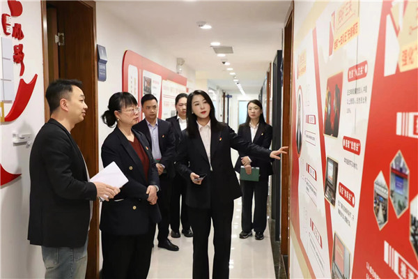 2023-11-27   貴陽產控集團黨委委員、副總經理劉志宏到貴州環交所調研并座談2.jpg