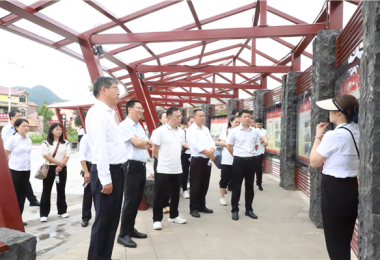 聯合黨建聚人心 創新舉措話發展——貴州陽光產權交易所第一黨支部、安順市公共資源交易中心黨支部與黃桶街道后寨村黨支部聯合開展主題黨日活動