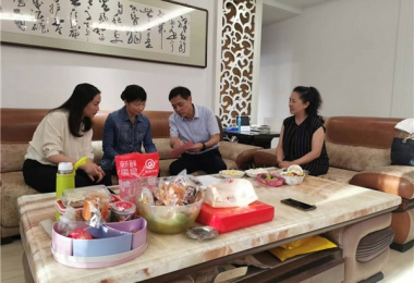 深化家企“廉”動  弘揚廉潔清風——貴州陽光產權交易所黨委節前開展廉政家訪