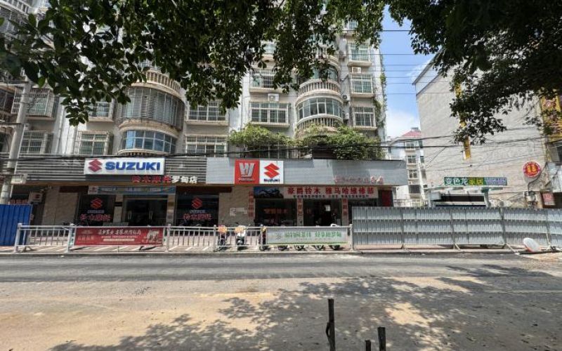 環(huán)城路職工住宅區(qū)一樓1、2-6號(hào)門(mén)面轉(zhuǎn)讓?zhuān)ǔ钟蟹剑嘿F州省機(jī)關(guān)事務(wù)管理局國(guó)有資產(chǎn)管理服務(wù)中心）